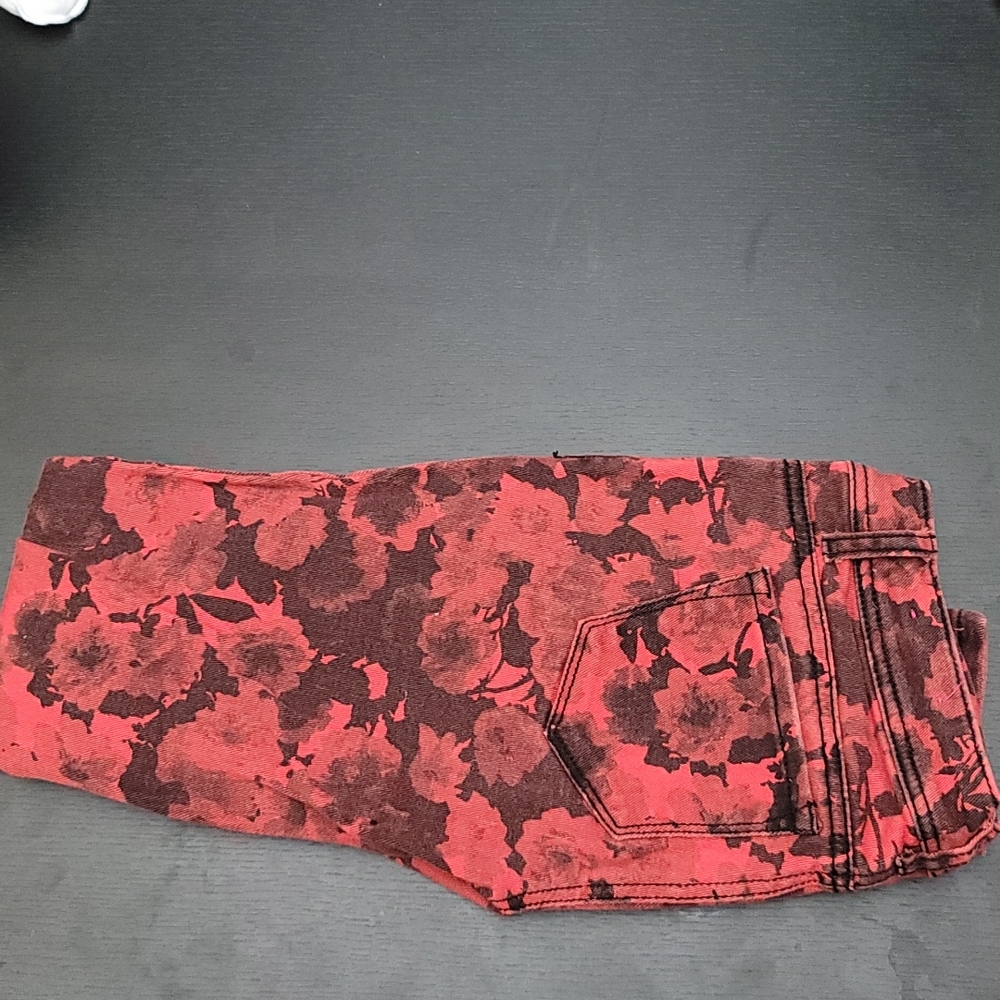 Size 3 Almost Famous womens patterned red jeans
